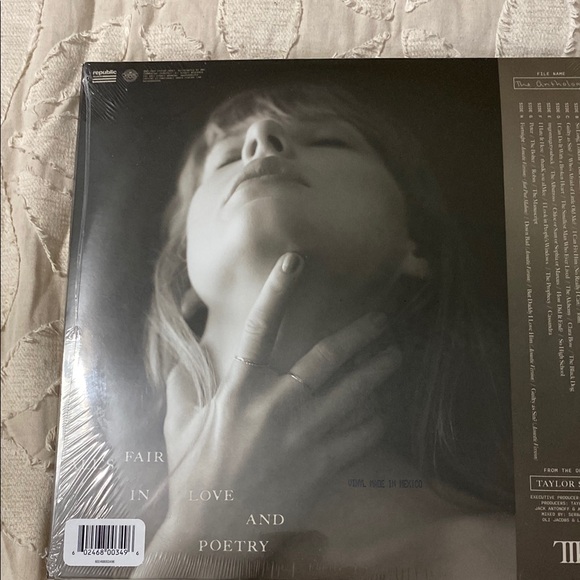 Taylor Swift Anthology Vinyl - Black and Gray - Picture 2 of 2